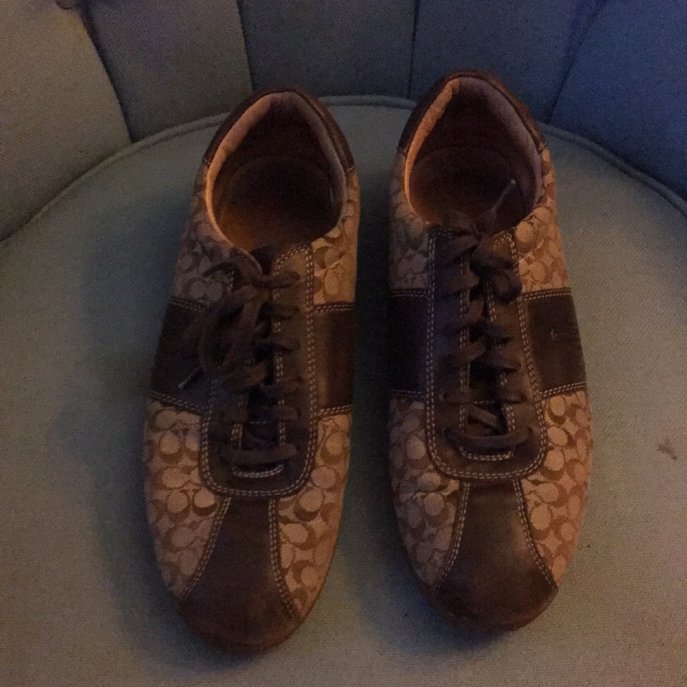 There’s serial numbers in the insole . The leather sole coach insignia size 9 m